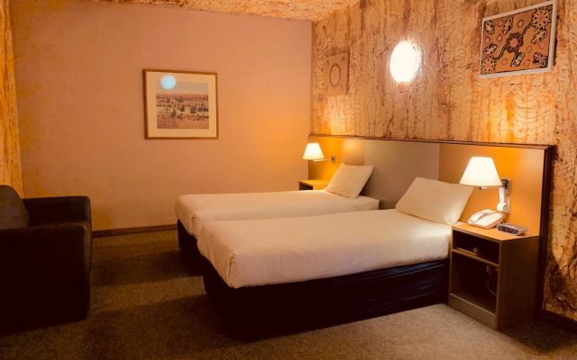 Desert Cave Hotel – Guest Rooms – Coober Pedy