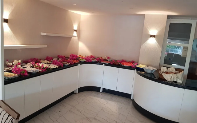 Bir Hotel