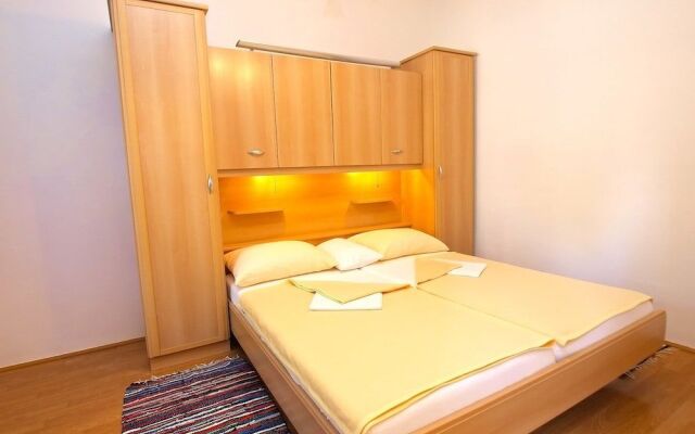 Apartment 1160