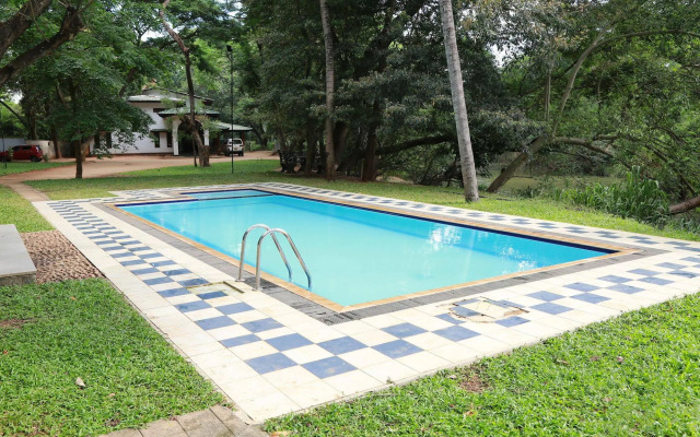 Grand Kalundawa Waterfront Resort