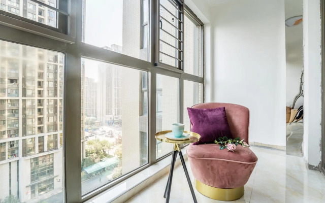 Zhengzhou Zhongyuan·Shenglong square