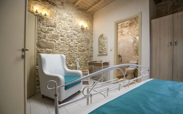 Trigono Holiday House