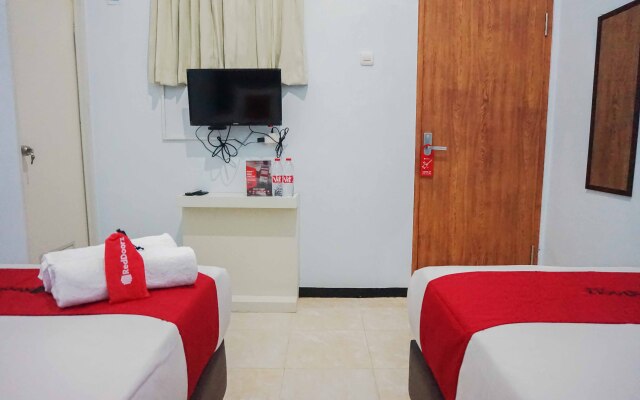 RedDoorz near Velodrome Malang 2