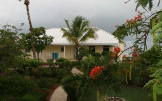 Hut Pointe Inn