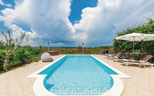 Amazing Home in Labin with WiFi, 7 Bedrooms & Hot Tub