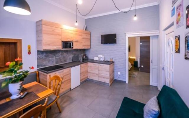 ATRIUM 24 Studio