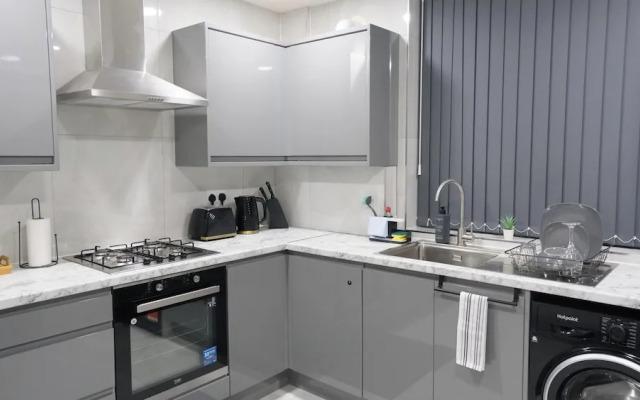 Modern House - 3 Bedrooms - 1 Bath - Mancity