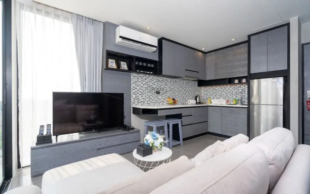 Premier Hill View Suite P708 at Citygate