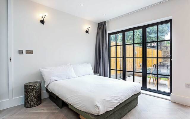 Gorgeous Flat in the Heart of Acton