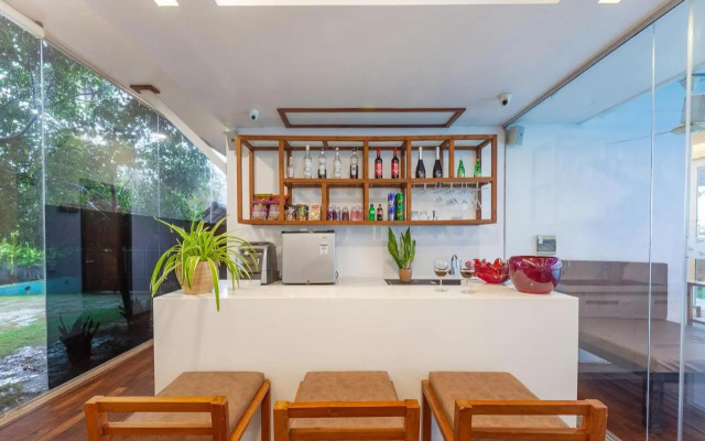 Rain Dance HouseBoat
