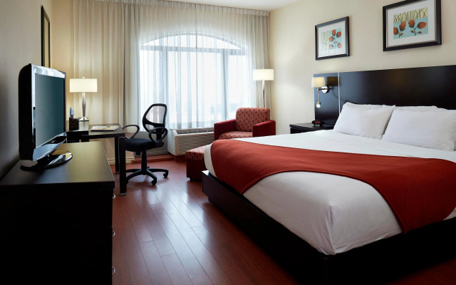 Holiday Inn & Suites Montreal Airport by IHG