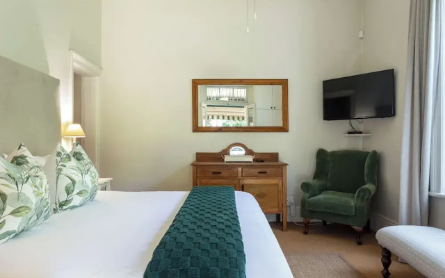 Sandown Lodge