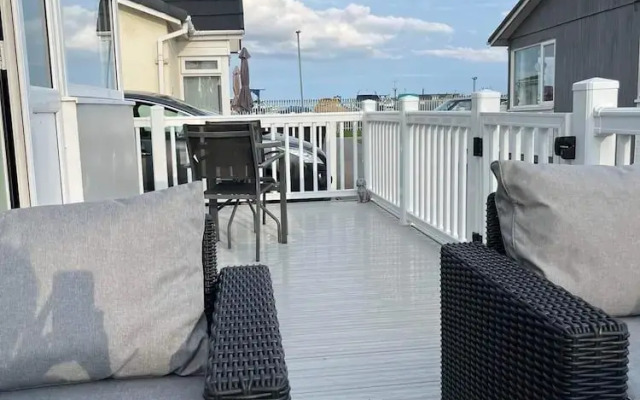 Seasideescape-2br-sleeps4-parking-petsok-fireplace
