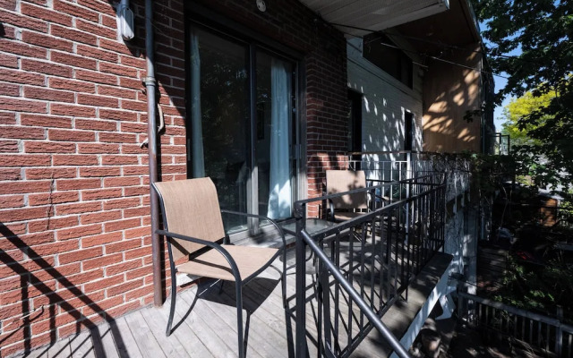 Rue Drolet 2-Bedroom Apartment