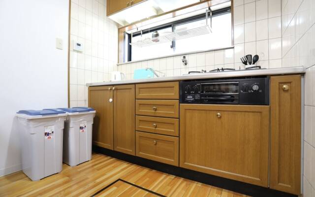 Tsuru House