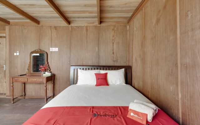 RedDoorz @ Omah Kayu Homestay