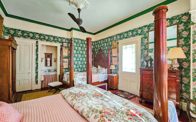 The JD Hyde Historic Inn