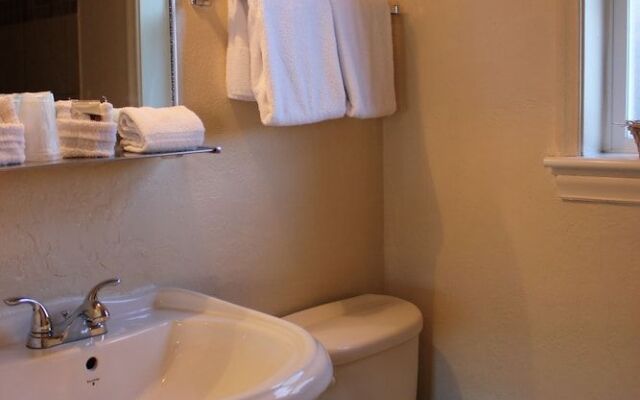 Lava Spa Motel & RV Park