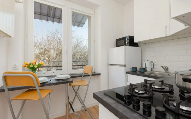 Bright Studio With Balcony by Renters