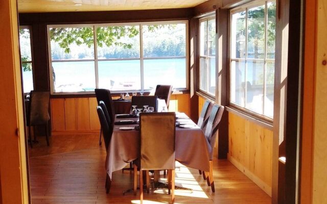 Oakview Lodge & Marina