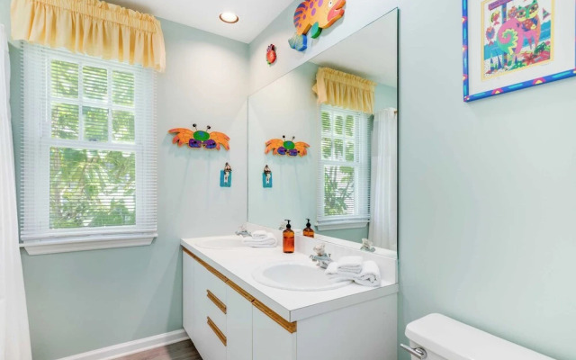 Linger Longer by Avantstay Key West Walkable Gated Community, Shared Pool Week Long Stays Only