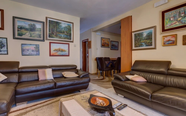 Varja Apartments