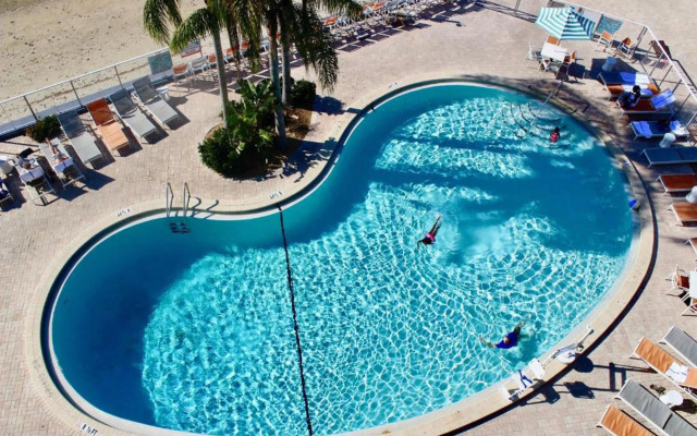 Bay Harbor Hotel