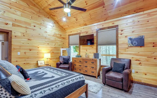 Close to Hiking & Attractions: Smoky Mtn Cabin