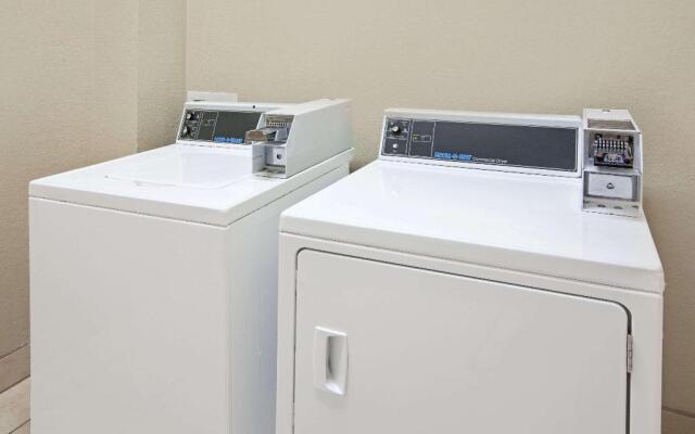 Super 8 Iah West/Greenspoint