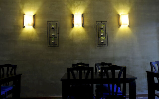 Frangipani Villa Fine Arts