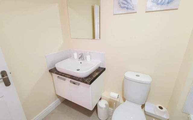 Captivating 1-bed Apartment in Stroud