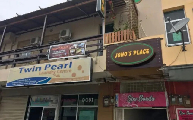 OYO 90368 Jono's Place Guesthouse