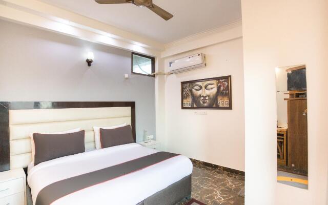 Collection O 50154 Sangvi Palace