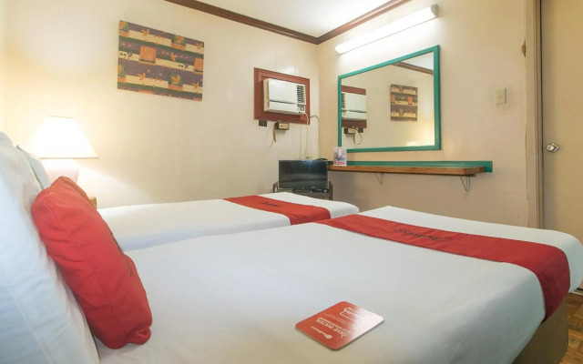 Broadway Court Apartelle