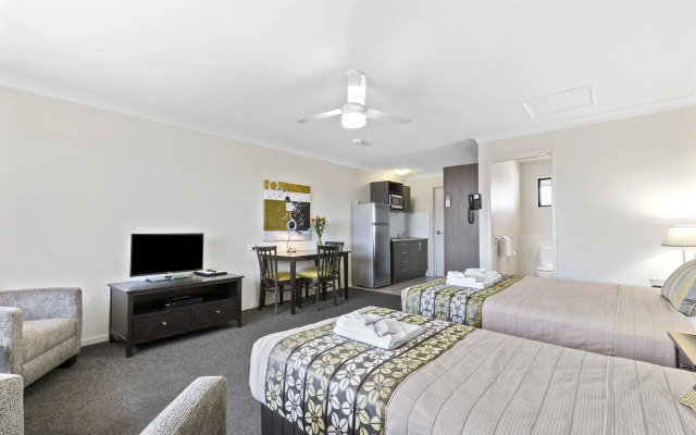 Blackwater Central Motel