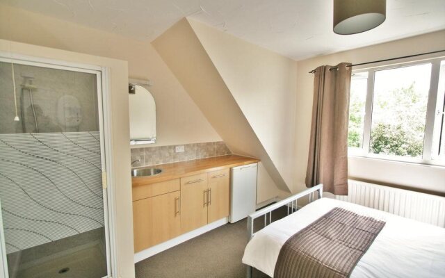 Hatherley Studio Lets by RoomsBooked