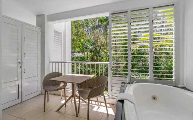 Elysium Private Apartments at The Beach Club