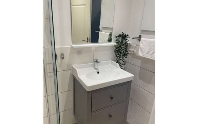 Amazing Holiday Home Near the Lake