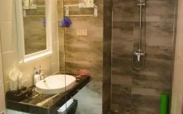 Kuerle Mingyue Crown Bouquet Hotel