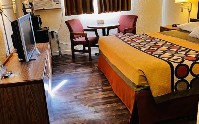 Super 8 by Wyndham Dodge City