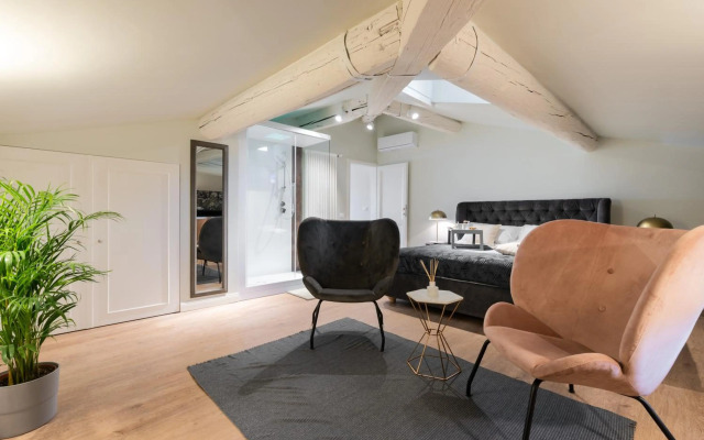 Living Walls Florence Apartments