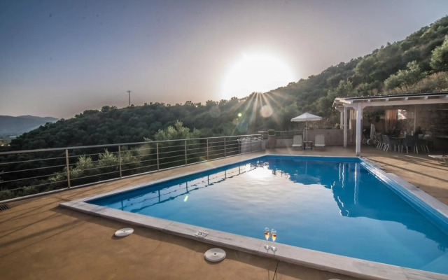 Aksos Suites