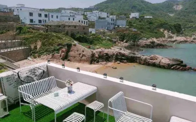 Houyuan Shatan Guesthouse