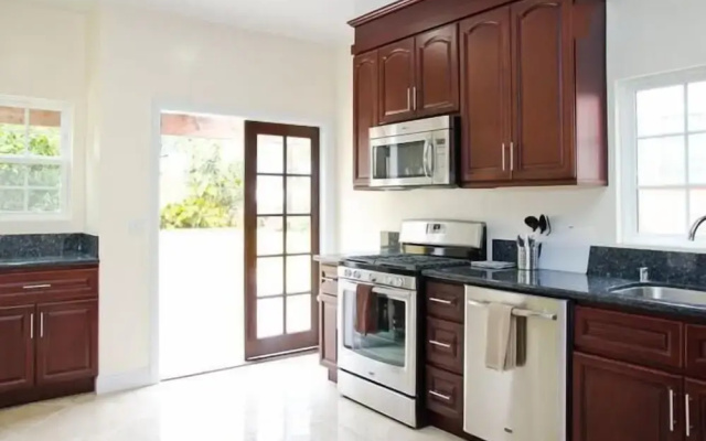 LA022 4 Bedroom Holiday home By Senstay