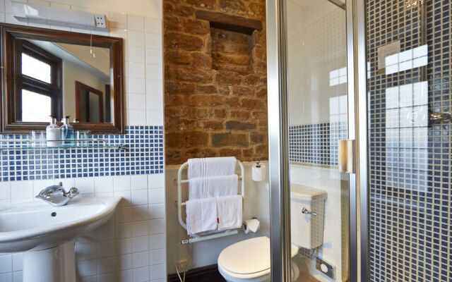 Red Lion Hotel Adderbury by Greene King Inns