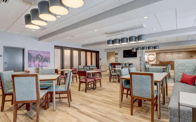 Hampton Inn & Suites Cincinnati Midtown Rookwood