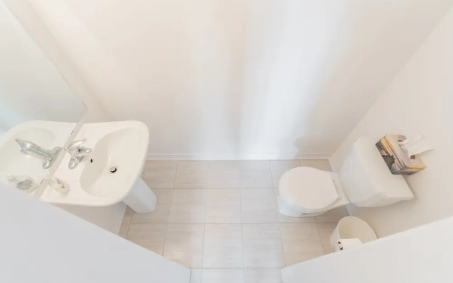 Elegant Brand New Town House