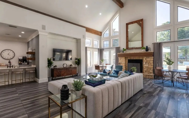 Landing Apartments - Lewisville