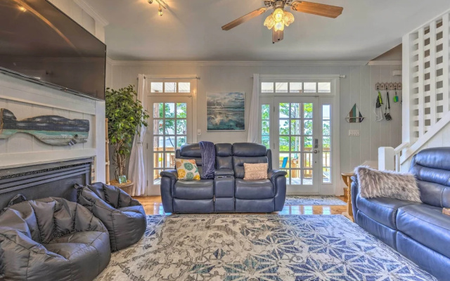 Stunning Views & Waterfront Fun: Aloe Bay Home