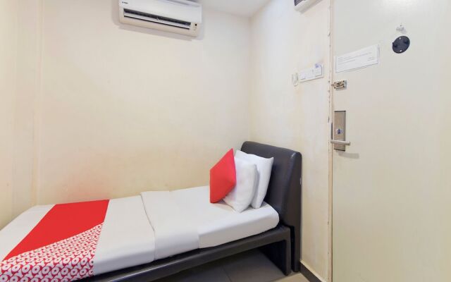 OYO 124 Hotel Seniman Sentul